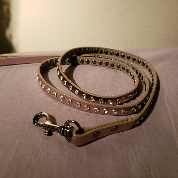 New BCBG Leather and rhinestone dog leash - Picture 1 of 3
